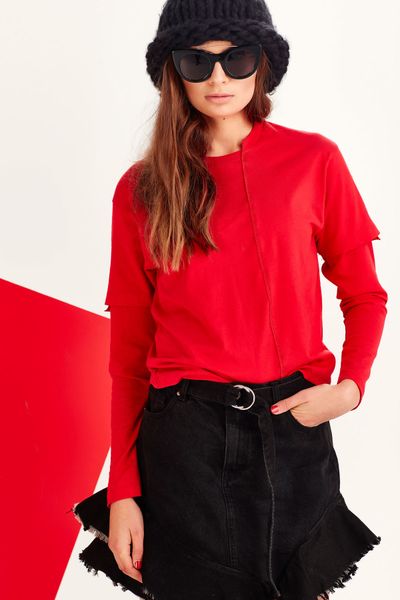 									SPLICED GIRLS TOP
								, 			CROSS THE LINE SUNGLASSES
								, 			LANA DE FRAY SKIRT
			