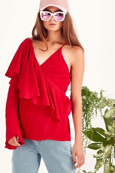 									THE CROSSOVER TOP
								, 			NEVER GO BACK SUNGLASSES
								, 			FRAY IT ON ME JEANS
			