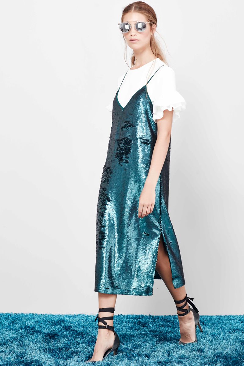 									PASS THE BAR SUNGLASSES
								, 			FREE FRILL TOP
								, 			SLIP AWAY DRESS
			