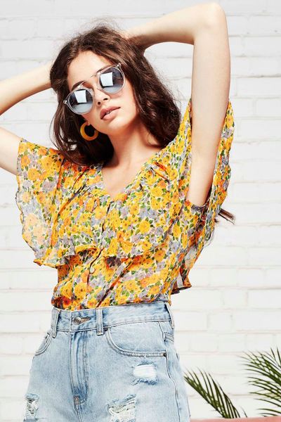 									FLY THE COOP TOP
								, 			PASS THE BAR SUNGLASSES
								, 			POCKETFUL OF SHINE SHORT
			