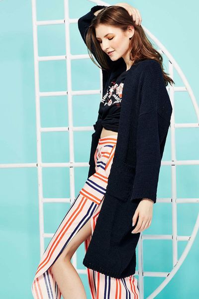 									WE LIKE TO CARDI CARDIGAN
								, 			THE FINE PRINT T-SHIRT
								, 			SPLIT THE DIFFERENCE SKIRT
			