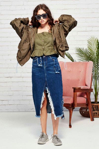 									FRILLED TO BITS SKIRT
								, 			HIP TO BE SQUARE SUNGLASSES
								, 			SARAH JESSICA PARKA JACKET
								, 			CROP OF THE POPS TOPS
			