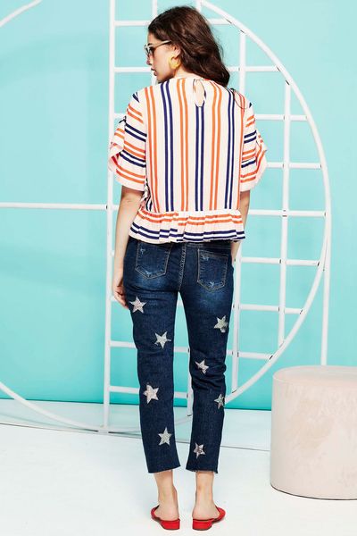 									STARS IN THEIR THIGHS JEANS
								, 			GOLD FASHIONED SUNGLASSES
								, 			SWEET CHILLY FRILLY TOP
			