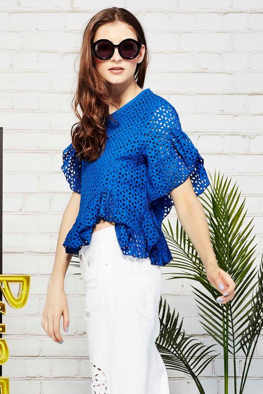 									SWEET CHILLY FRILLY TOP
								, 			ON POINT SUNGLASSES
								, 			HE'S PUNCHING JEAN
			