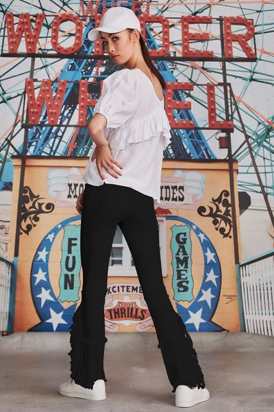 									COME WHAT FRAY JEANS
								, 			FRILL LIFE TOP
			