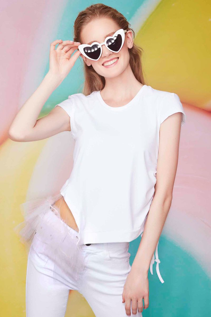 									SIDE FRILLS TOP
								, 			COME WHAT FRAY JEANS
			