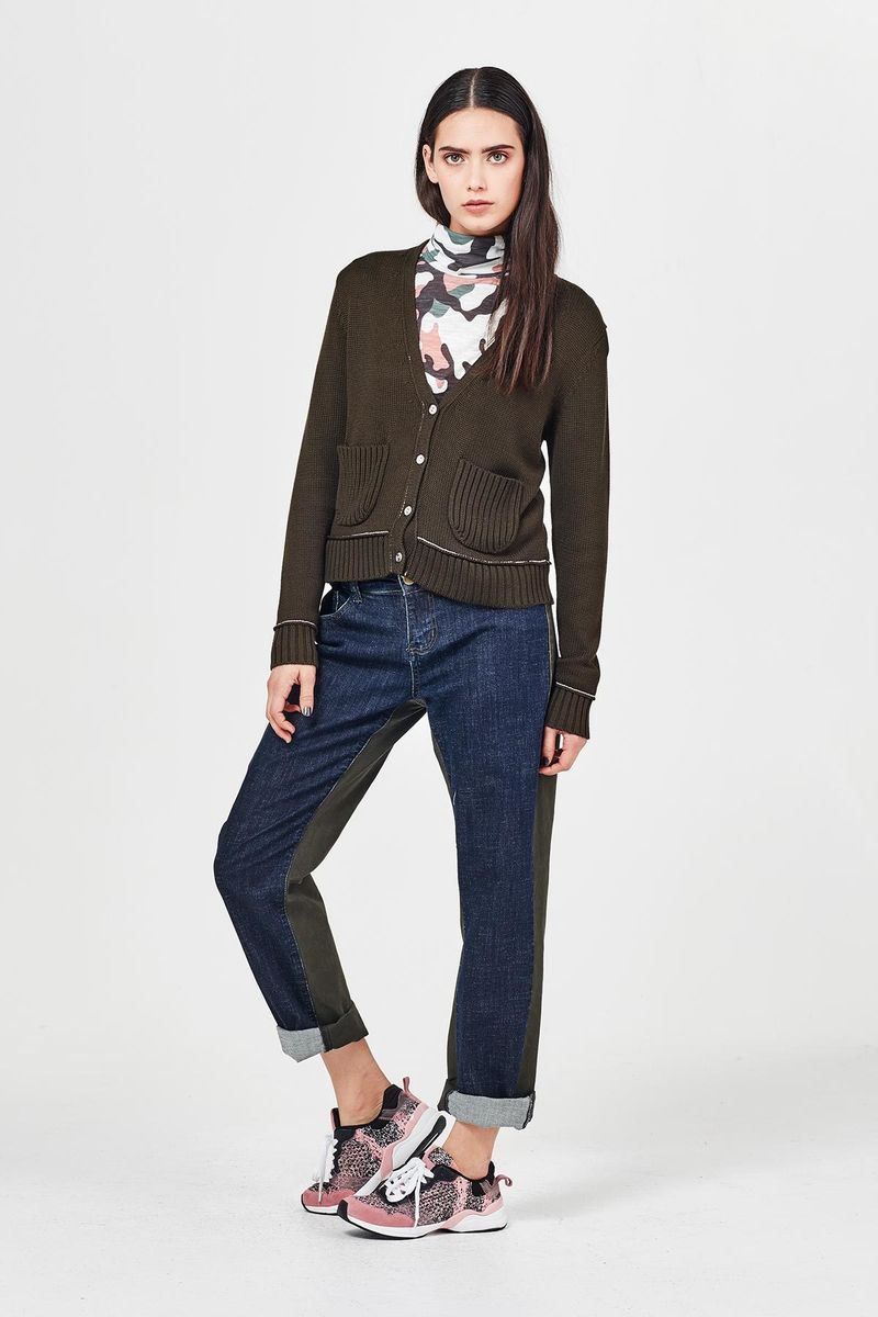 									HELLO KNITTY 'THROW A KNIT' TOP
								, 			DENIM DREAMS 'JEAN SPLICING' JEAN
								, 			LESS IS WAR 'KAMO KARDASHIAN' TOP
			