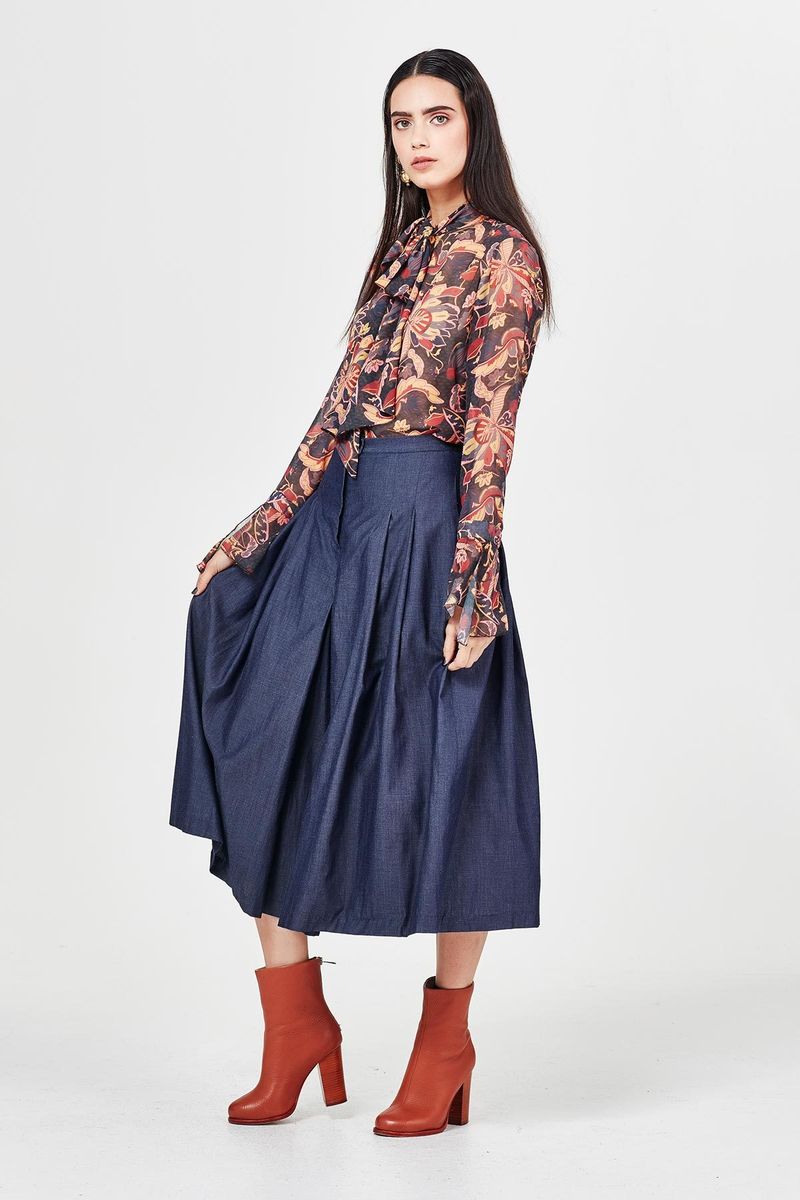 									DENIM DEADLY SINS 'TO BE OR CULOTTE TO BE' PANT
								, 			HIPPY HIPPY SHAKE 'TIE HARD' TOP
			