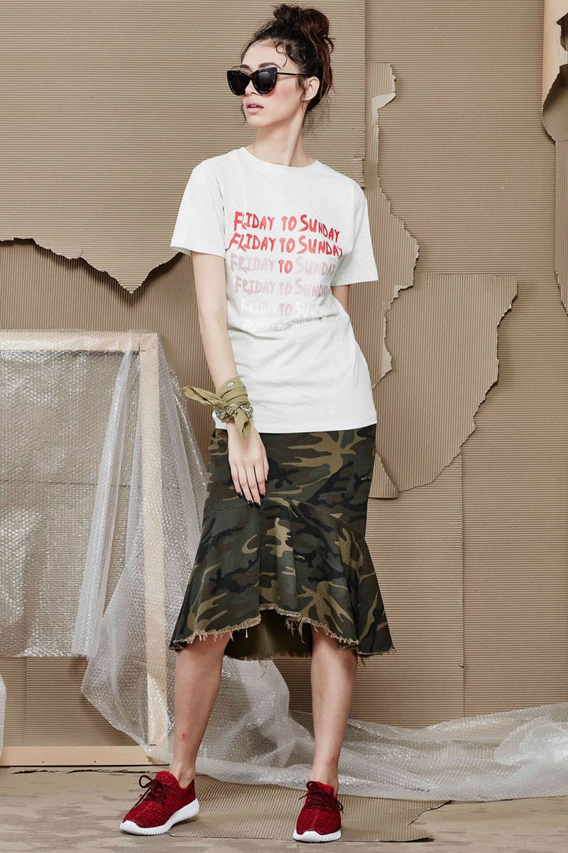 									LIVING FOR THE WEEKEND TOP
								, 			CROSS THE LINE SUNGLASSES
								, 			FLARE OF PROMISE SKIRT
			