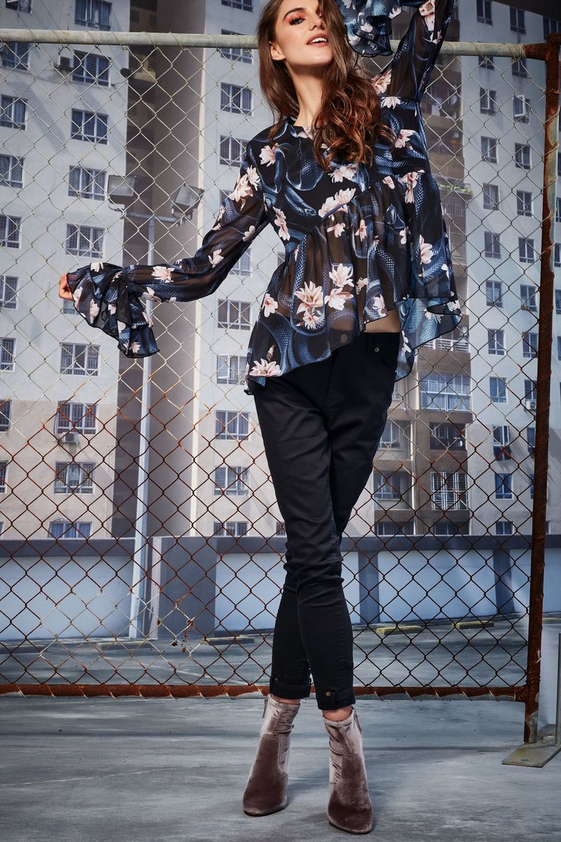 									DIAMOND IN THE CUFF JEANS
								, 			ALL YOU CAN PLEAT TOP
			