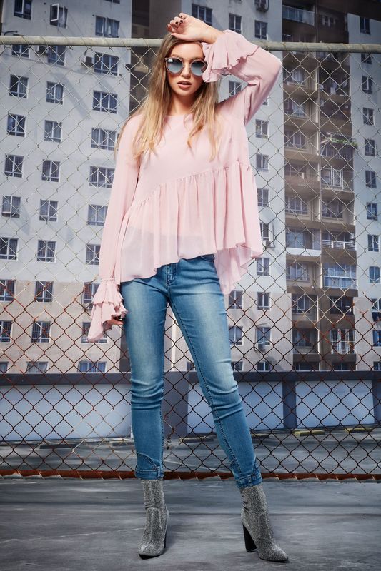 									DIAMOND IN THE CUFF JEANS
								, 			PASS THE BAR SUNGLASSES
								, 			ALL YOU CAN PLEAT TOP
			