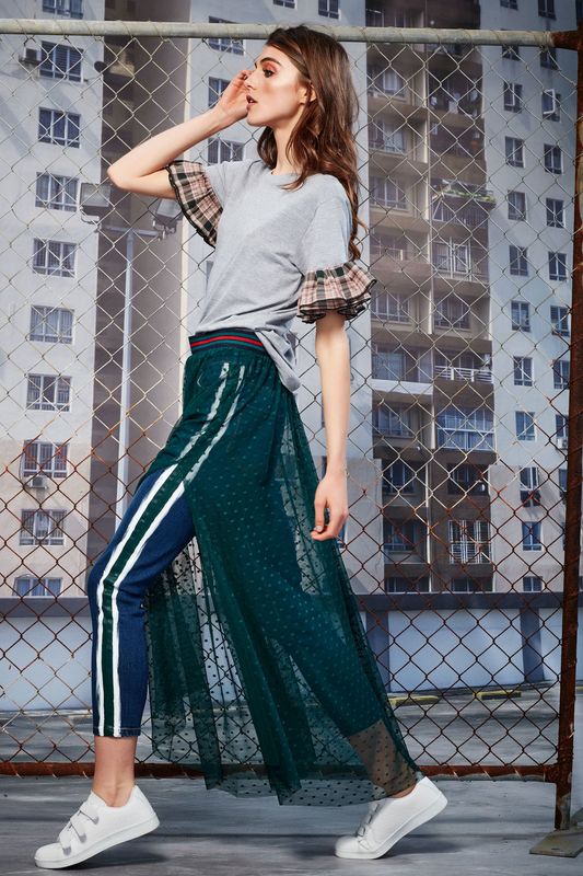 									FRILL-BO BAGGINS TOP
								, 			TO THE MAXI SKIRT
								, 			STRAIGHT TALK JEANS
			