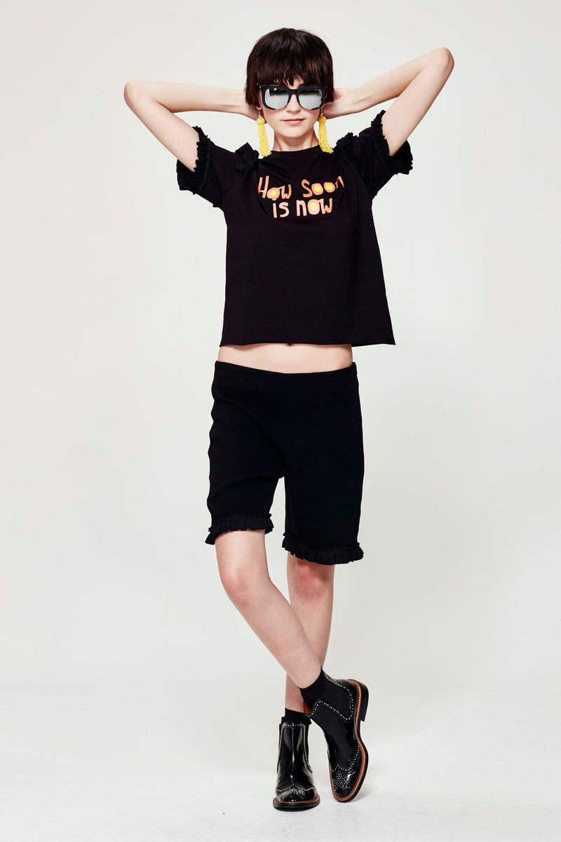 									MASTER TEE 'NOW' TEE
								, 			AMUSEMENT DARK 'FRILL JOY' SHORT
			