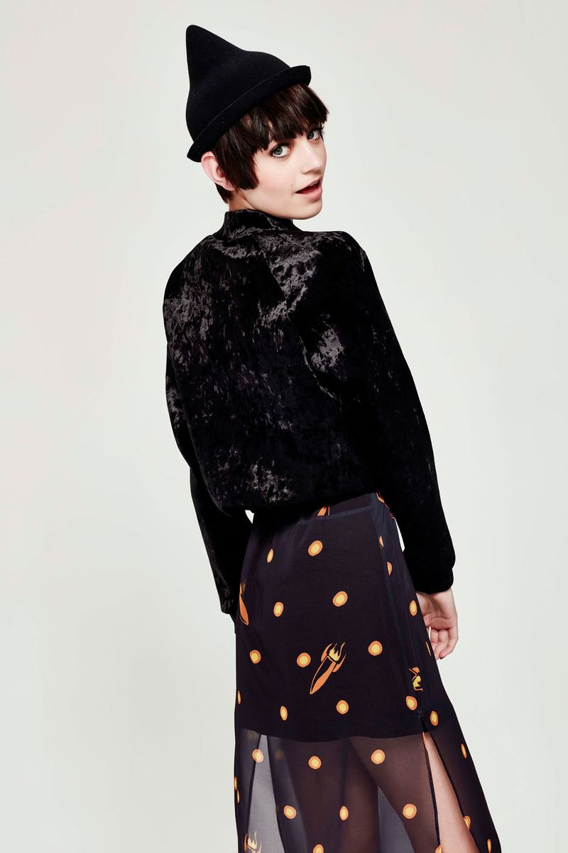 									VELVET CAKE ' OVER THE TOP' TOP
								, 			ROCKET WATCH 'BAT YOUR LASHES' SKIRT
			