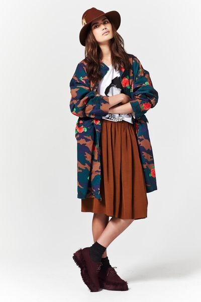 									AXL ROSE 'THE ROSE ARMY' JACKET
								, 			CO-COTTON 'BEADY EYE' TSHIRT
								, 			ROYAL NOISE 'MIDNIGHT IN PARIS' SKIRT
			