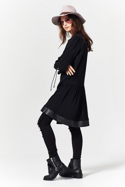 									SKIN TIGHT 'LACE CROSSED LOVERS' DRESS
								, 			JEANIE IN A BOTTLE 'DOWN THE DRAINPIPE' JEANS
			