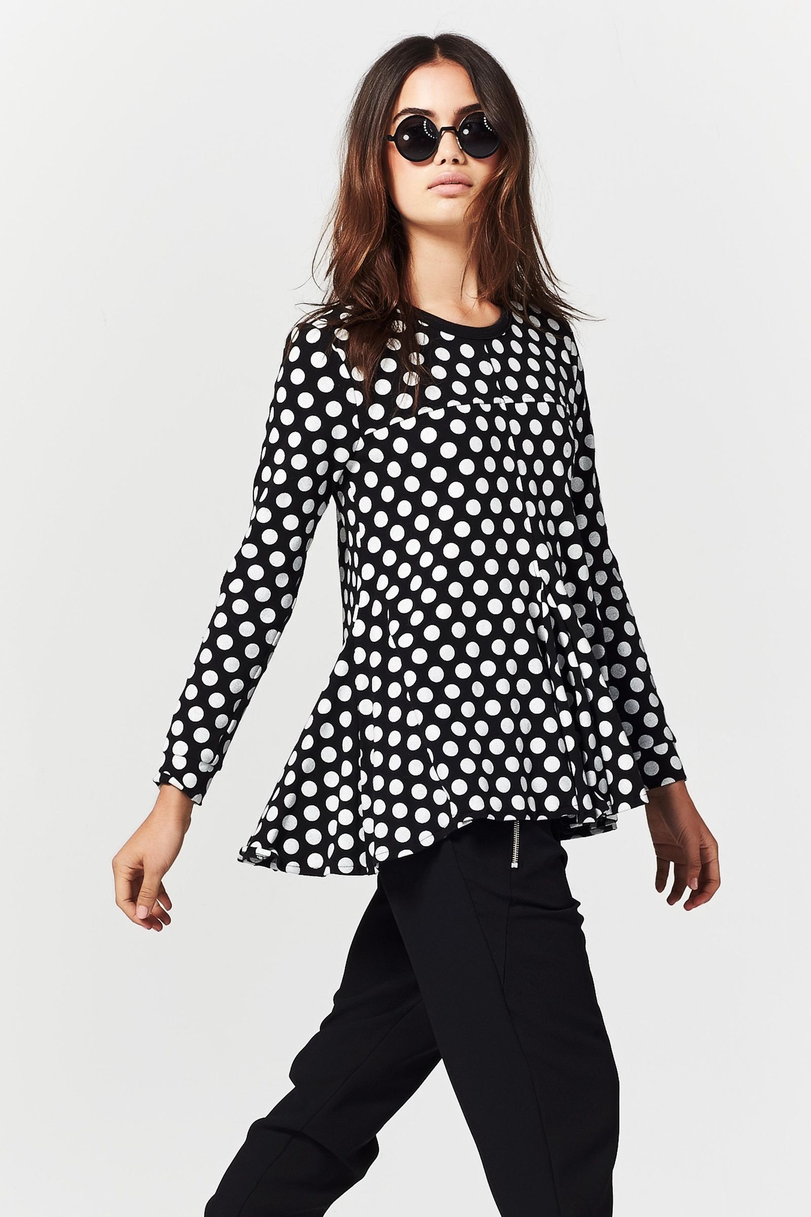 									MONODRAMTIC 'SWING WHILE YOU'RE WINNING' TOP
								, 			DARK IS THE NIGHT 'ZIP ME DOWN' PANT
			