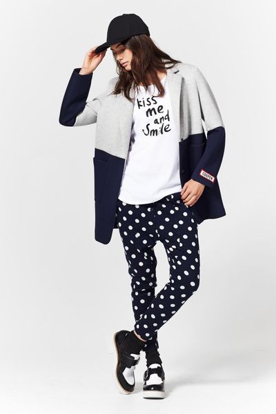 									BLOCK PARTY 'SPLICE UP YOUR LIFE' JACKET
								, 			TEE TOTAL 'KISS KISS' TSHIRT
								, 			HULA HOOP 'SPOT ME' PANT
			