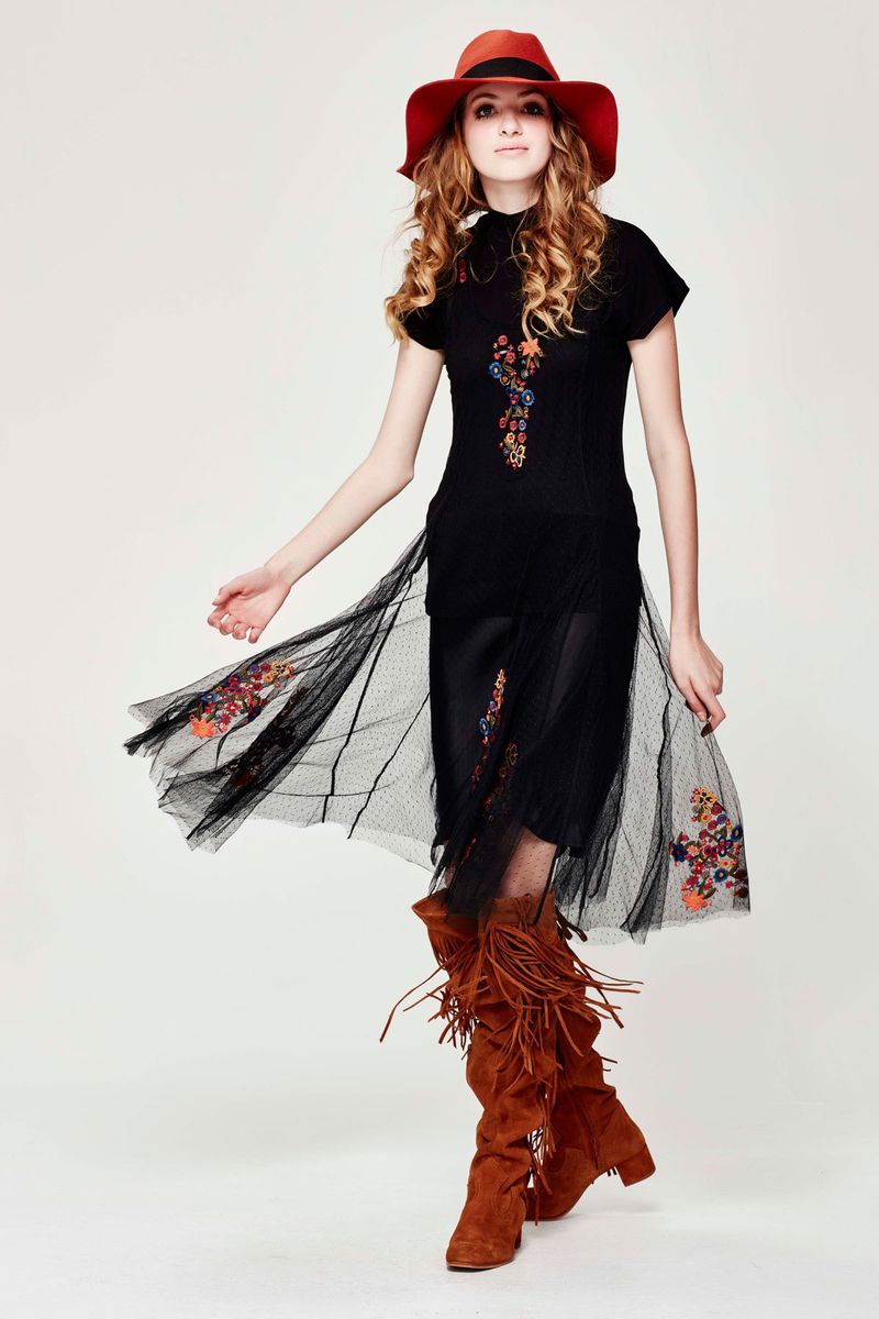 									GLASTONBURY 'BOHO DELIGHT' DRESS
								, 			KNIT OF ARMOUR 'POLO CAP' TOP
			