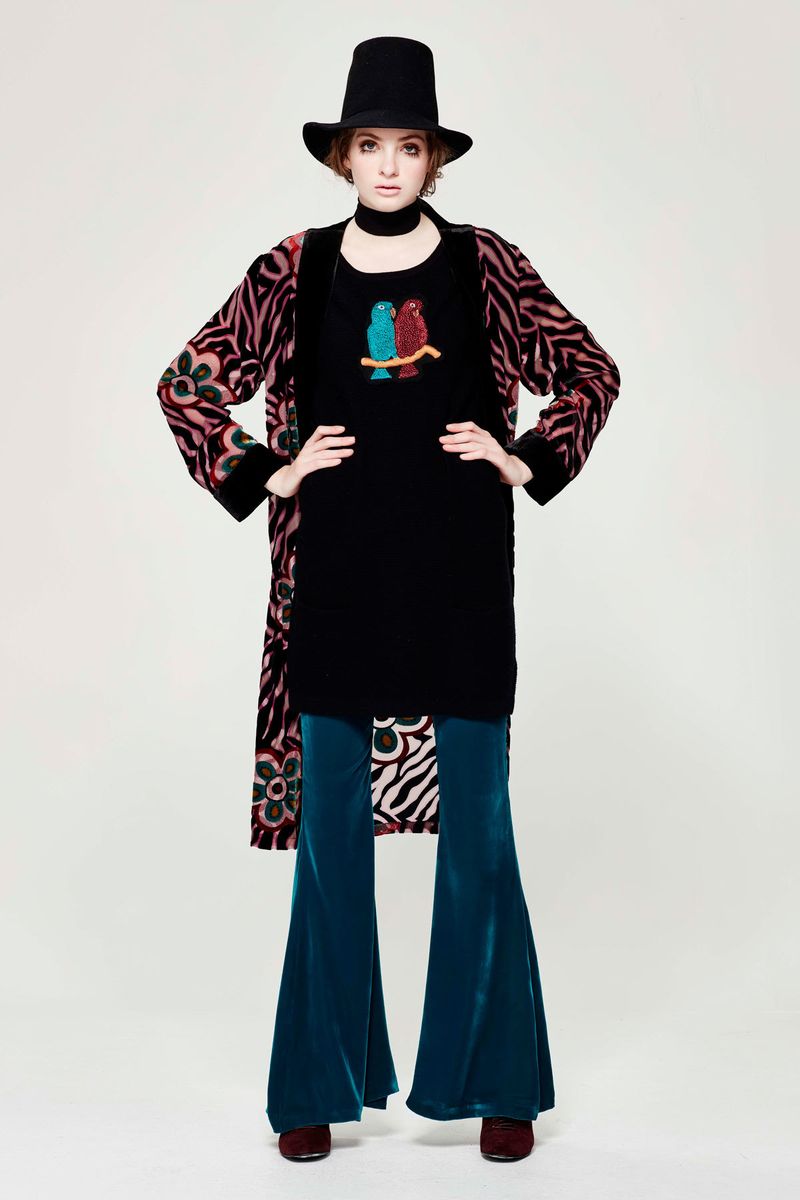 									GROOVY BABY 'THE VELVET ROPE' KIMONO
								, 			KEEP COSY 'WANA CRACKER' DRESS
								, 			YEAH VELVET YEAH! 'FOOTLOOSE' PANT
			