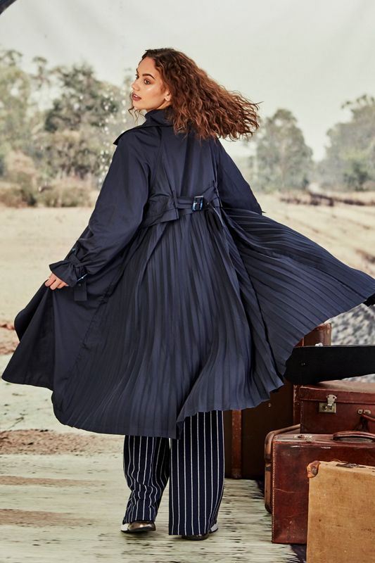 									PLEATWOOD MAC JACKET
			