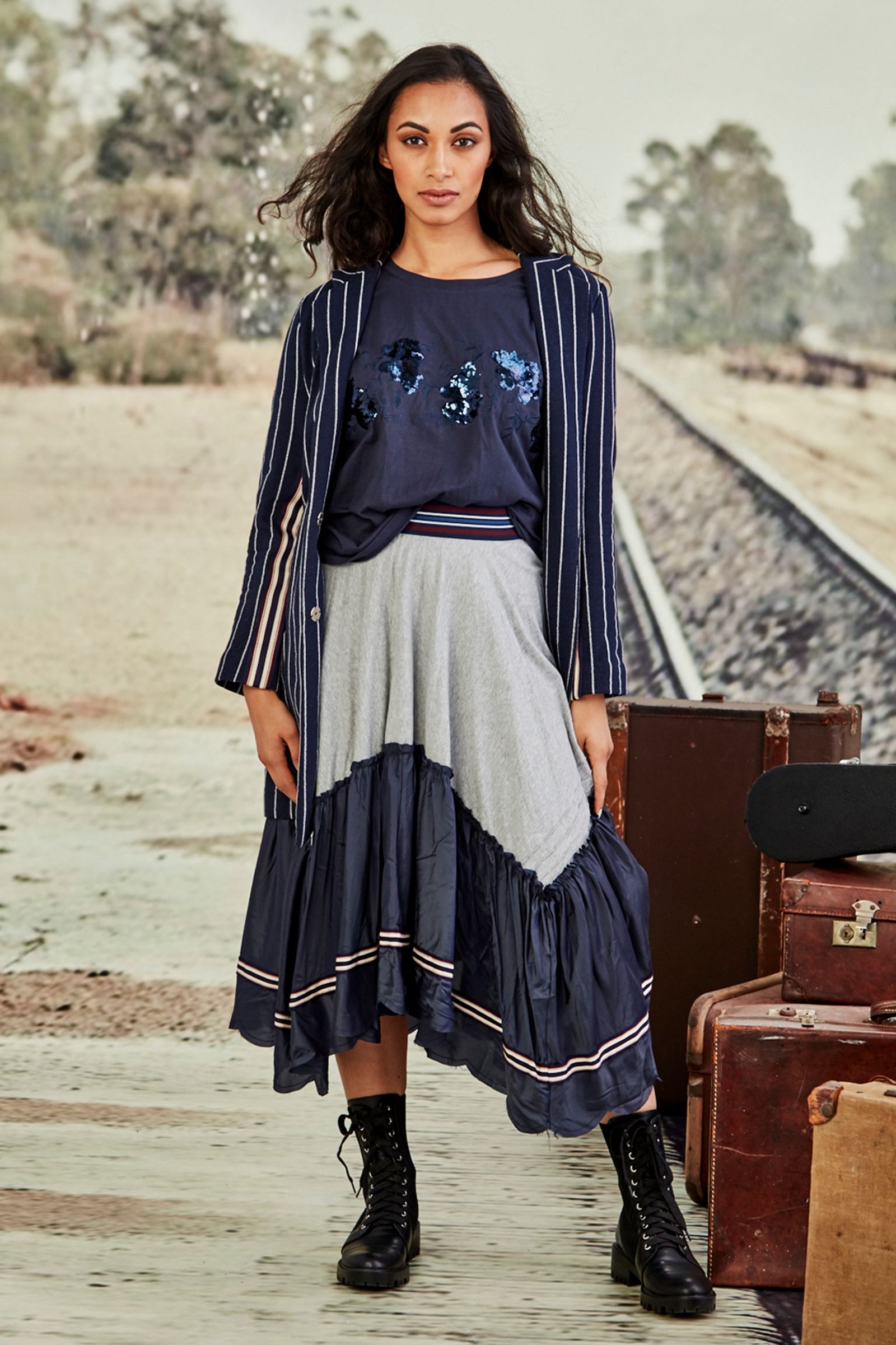 									BACK TO BASICS T-SHIRT
								, 			CASUAL BUSINESS JACKET
								, 			SKIRT AROUND THE ISSUE SKIRT
			