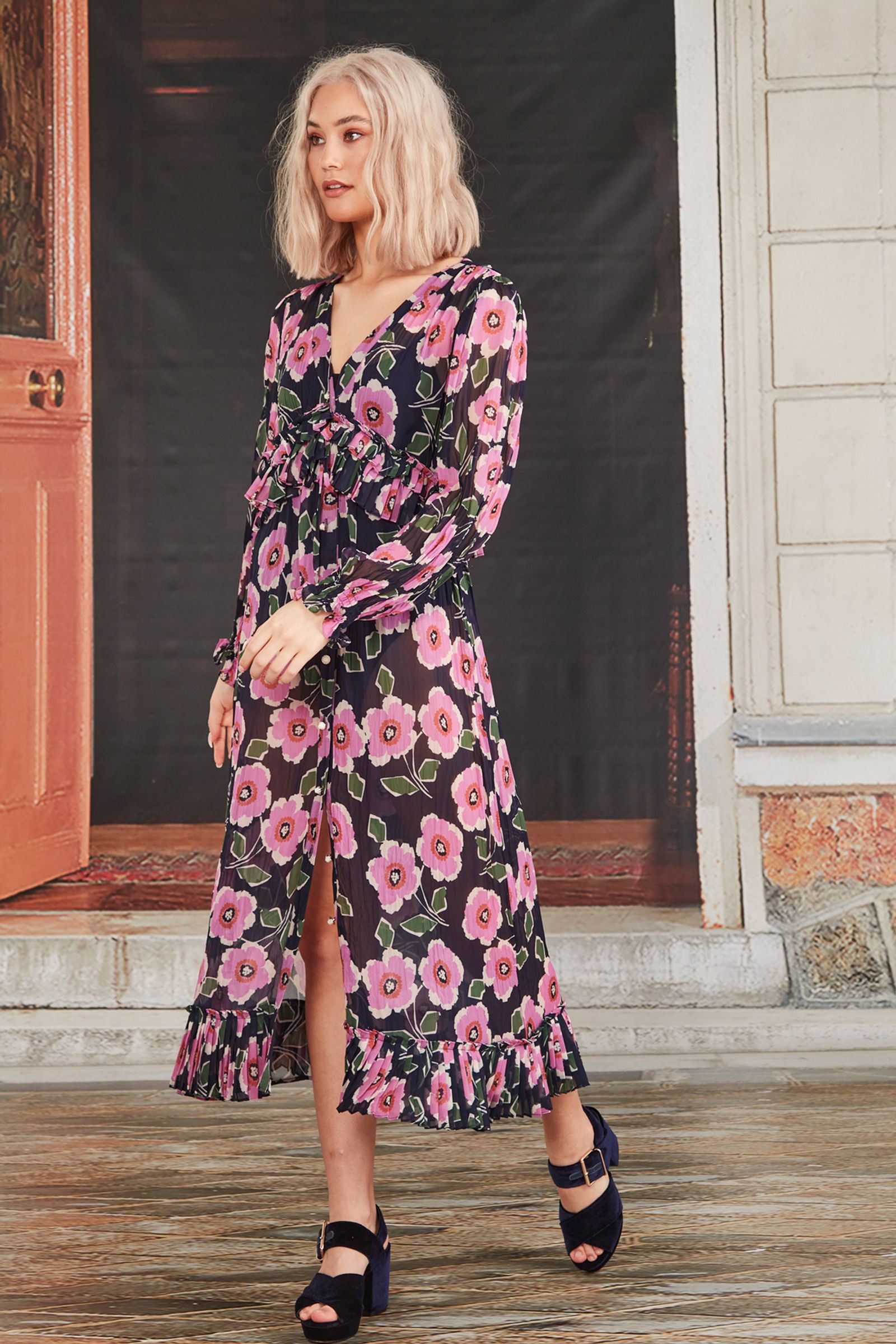 									PLEATING POINT DRESS
			