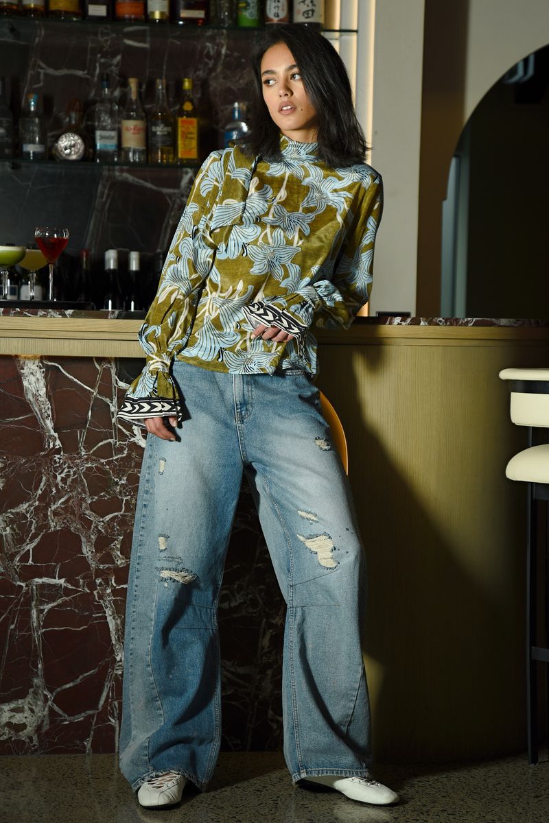 									JEAN-ASTICS JEAN
								, 			A VINTAGE TOP TOP
			