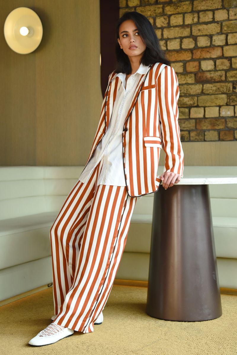 									BLAZERS EDGE JACKET
								, 			ASHIRT YOURSELF SHIRT
								, 			WALK WITH ME PANT
			