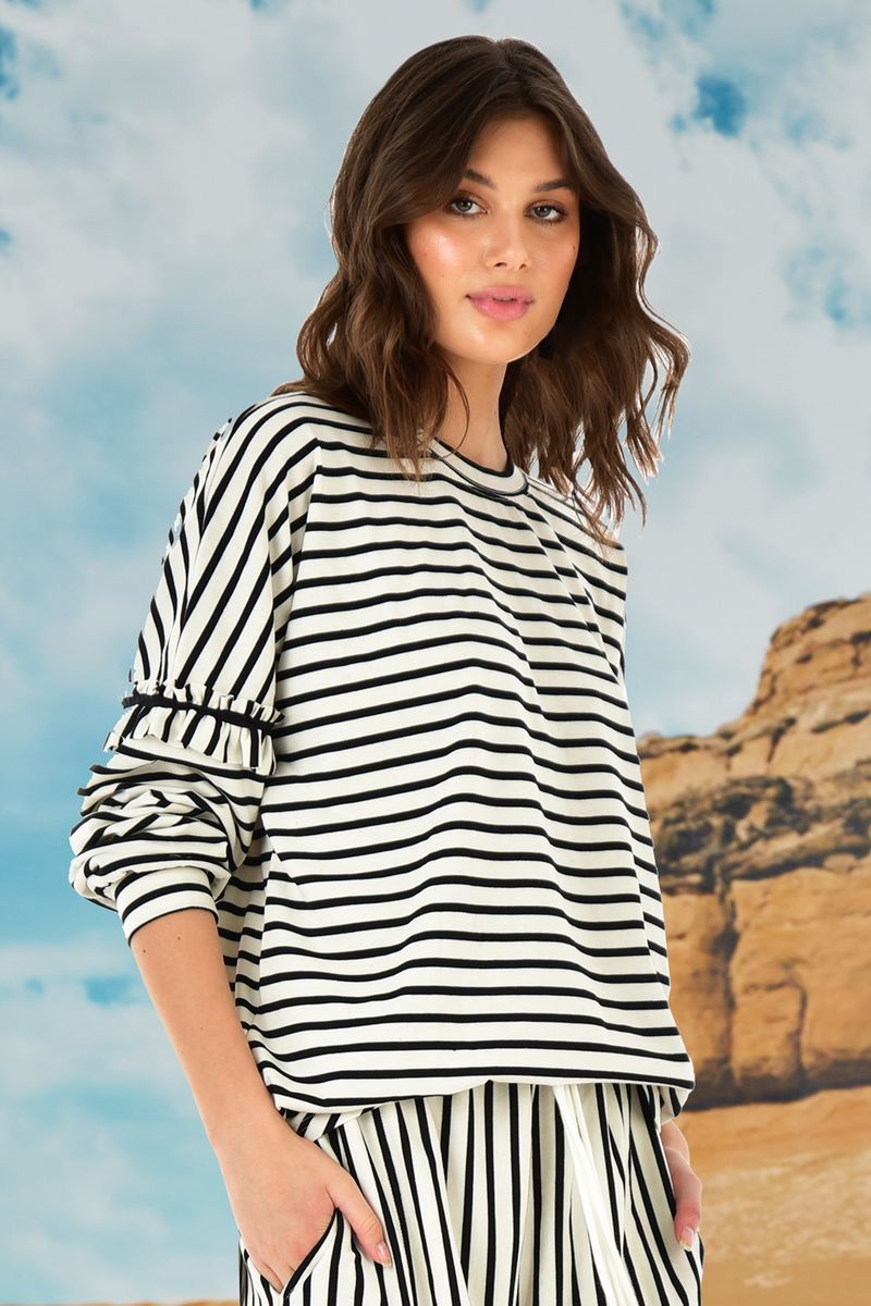 									JUMP FOR MY LOVE SWEATSHIRT
			