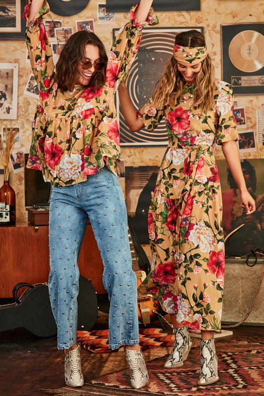 									PIXIE DOTT TOP
								, 			STAR STUDDED JEANS
								, 			LONGING FOR YOU DRESS
			