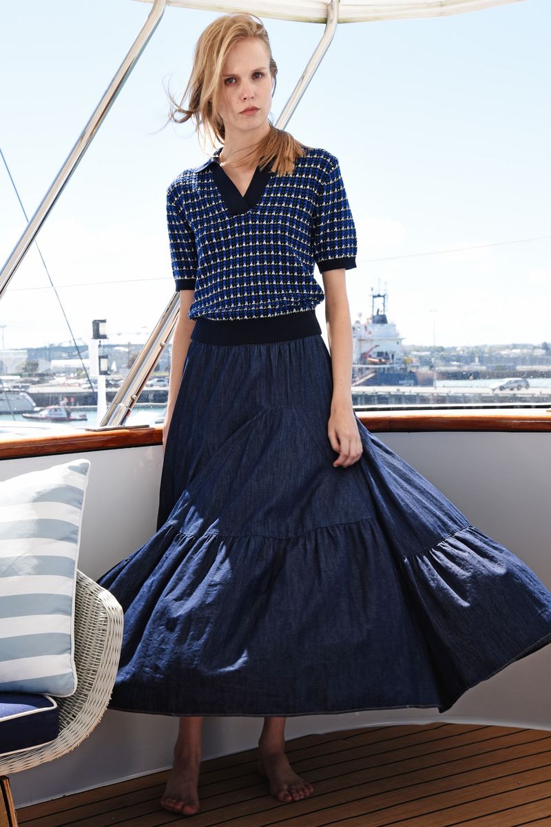 									OFF TO THE POLO TOP
								, 			DISH THE SKIRT SKIRT
			