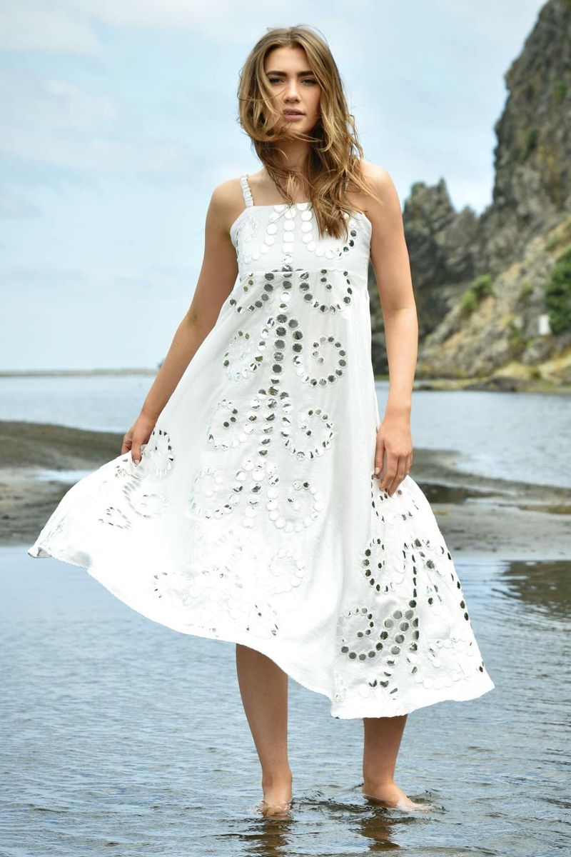 									A STRAPPING SUMMER DRESS
			
