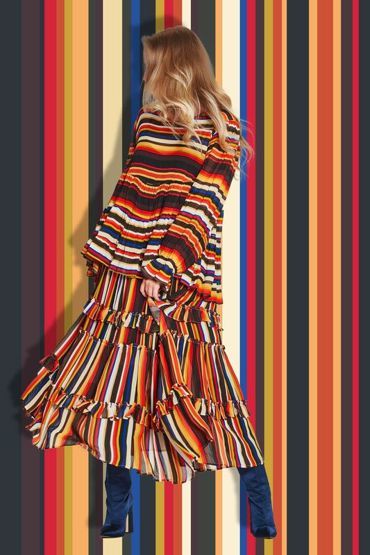 									STRIPEN UP SKIRT
								, 			FLOAT OF ARMS TOP
			