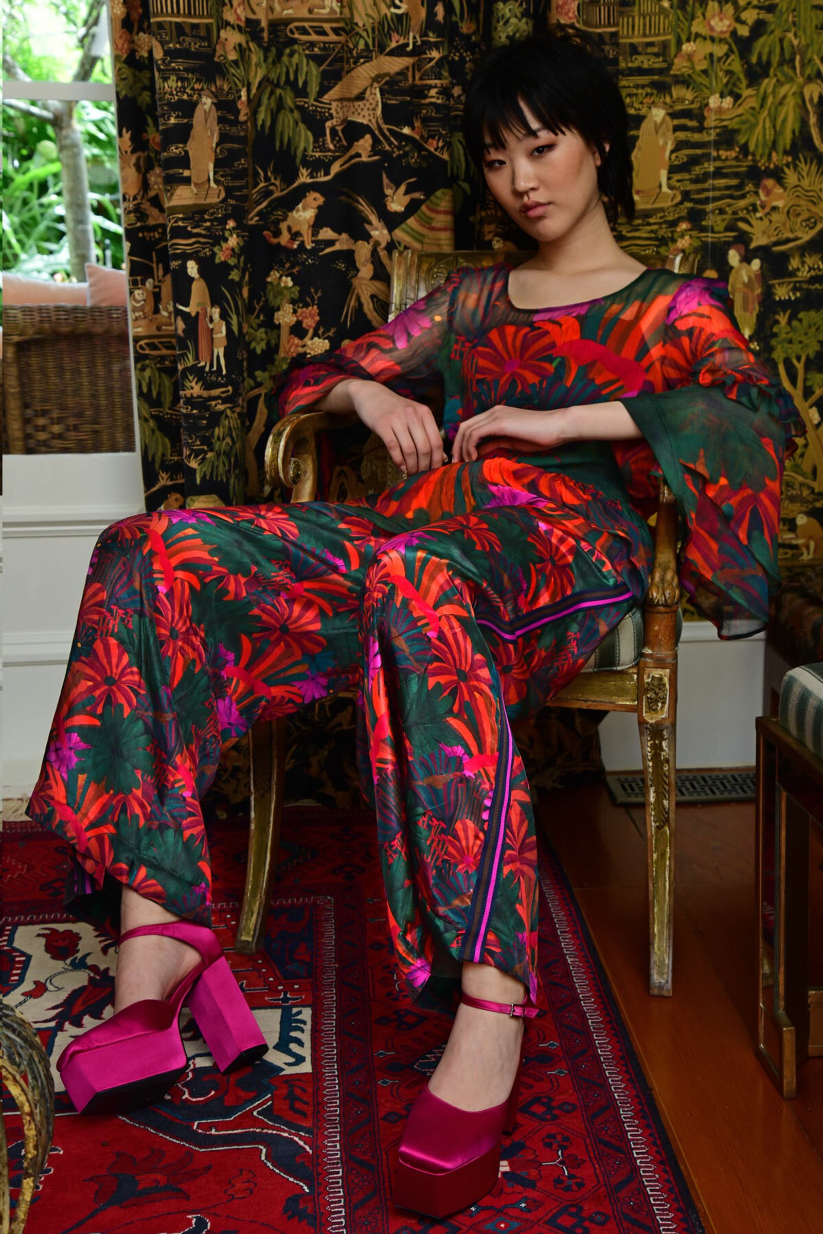 									FLOUNCY CASTLE TOP
								, 			SEVILLE STROLLS TROUSER
			