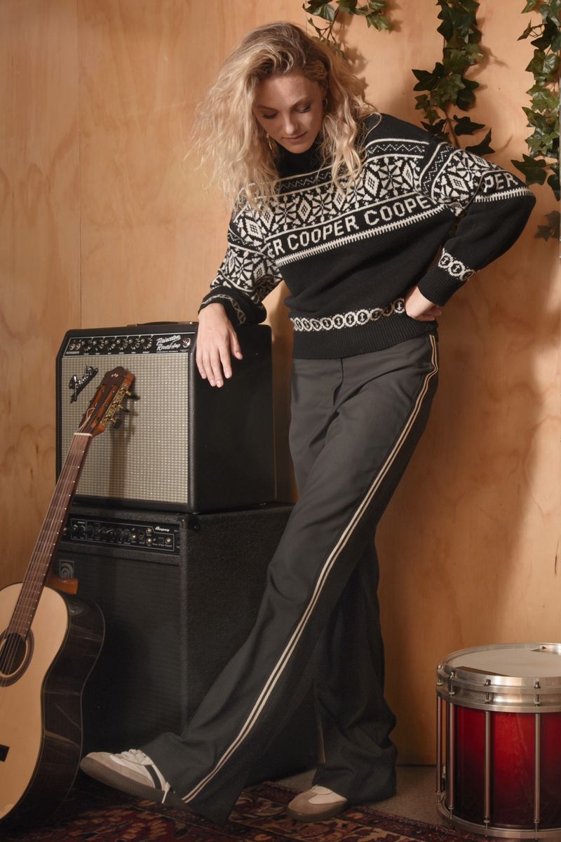 									FLARE SHE GOES TROUSER
			