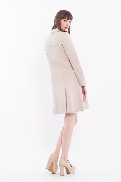 									Platinum 'Raise the Bar' coat
			