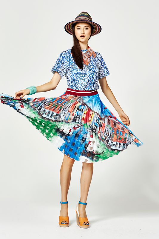 									LINDA LOVES LEOPARD 'EAT DRINK AND TEE MERRY' TSHIRT
								, 			CARNIVAL OF VENICE 'PLEATING HEART' SKIRT
			