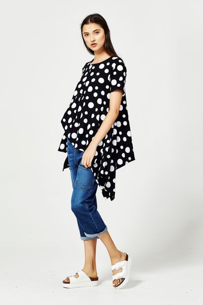 									DOT AROUND 'RING A ROSIE' TOP
								, 			KNOCKIN' ON DENIMS DOOR 'POCKET TO THE MOON' JEANS
			