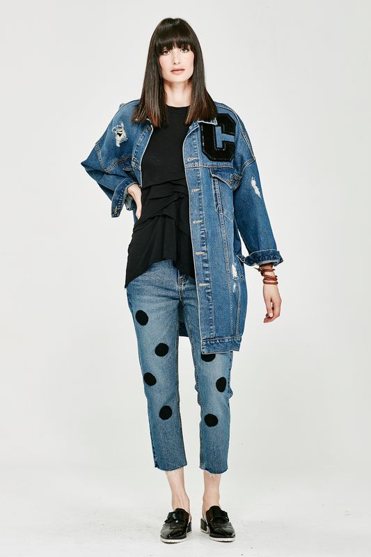 									Kanye Vest
								, 			G And Tee
								, 			Emma Spotson
			