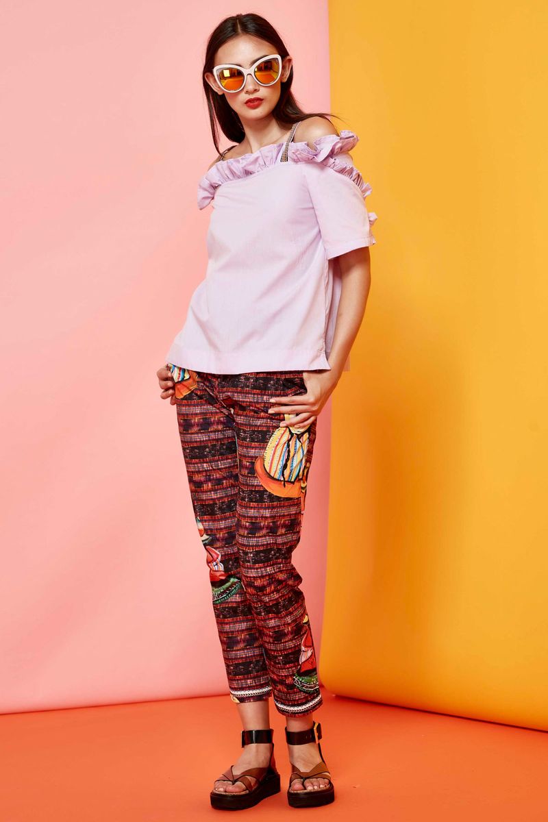 									Frilled About It Top
								, 			Clear Vision Sunglasses
								, 			Half Way To Mexico Trousers
			