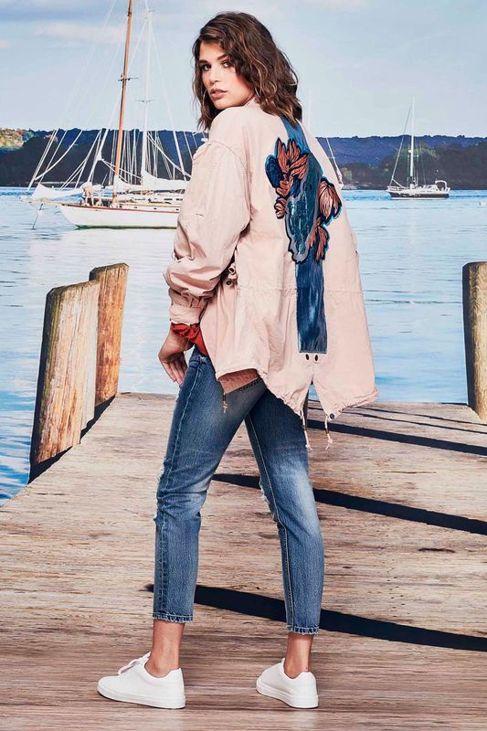 									ANOR CAT JACKET
								, 			JEANIE IN A BOTTLE JEAN
			