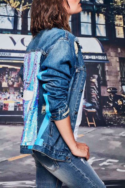 									SEQUIN FLYER JACKET
								, 			SETTLE METAL T-SHIRT
								, 			JEANINE IN A BOTTLE JEAN
			
