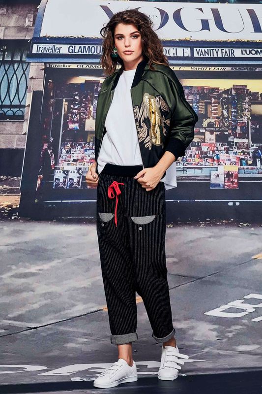 									BOMBER TO BOMBER
								, 			DON'T CROSS ME TOP
								, 			STRIPE SHAKEDOWN PANT
			