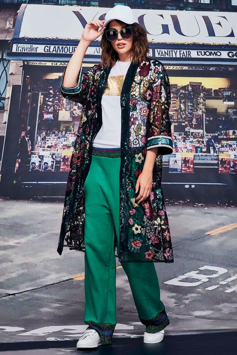 									FOMONO KIMONO
								, 			EYE CANDY SUNGLASSES
								, 			SETTLE METAL T-SHIRT
								, 			DON'T RUFFLE MY LEG PANT
			