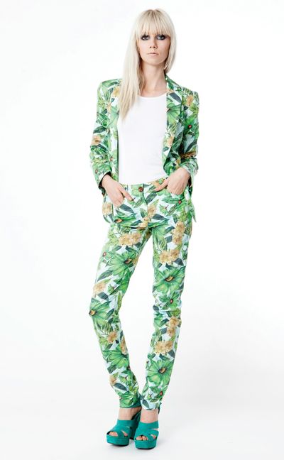 									GREEN TROPIC 'GREEN SLEEVES' JACKET
								, 			PLAY DATE 'TEE-­TIME' TOP
								, 			GREEN TROPIC 'NORMA JEAN' PANT
			