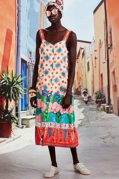 									SWIMMING IN SPANISH SI DRESS
			