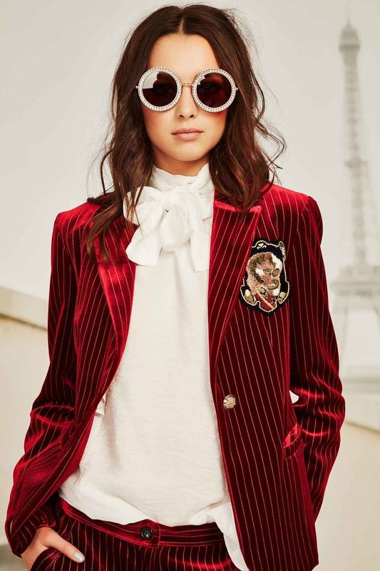 									STRIPE RIGHT AND LEFT JACKET
								, 			SHALL WE JEWEL SHIRT
			