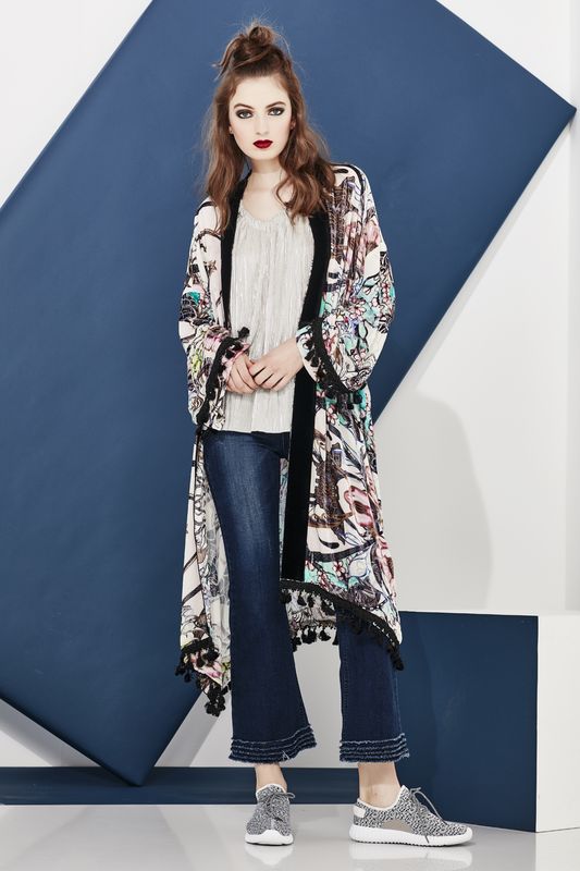 									THE ROYAL LUSH KIMONO
								, 			SHAKE RAW ASS TOP
								, 			SEW PSYCHED JEANS
			