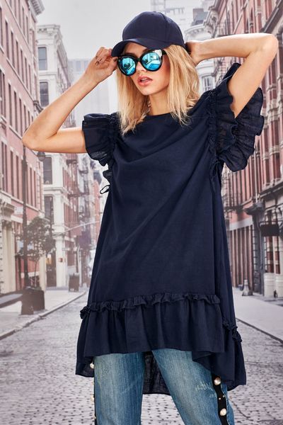 									FRILLING ON THE EDGE DRESS
								, 			CLEAR VISION SUNGLASSES
								, 			DRIPPING PEARLS JEANS
			